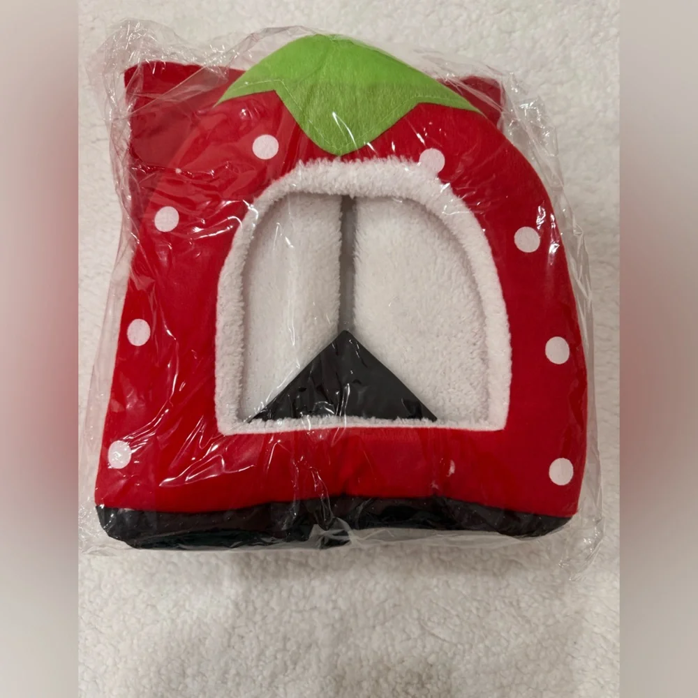 New Strawberry Pet Bed - Small